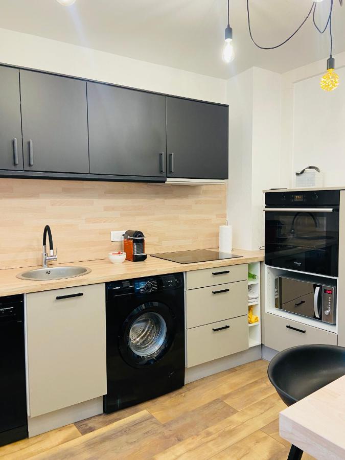 Appartement 2 Chambres Avec Terrasse Vue Sur Jardin Arbore ปงตาร์ลีเย ภายนอก รูปภาพ