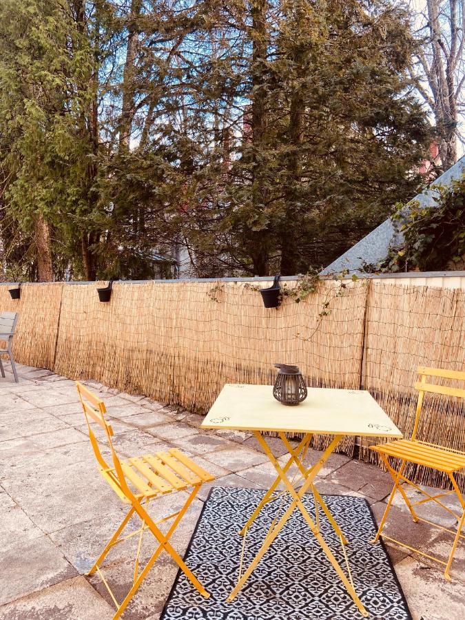 Appartement 2 Chambres Avec Terrasse Vue Sur Jardin Arbore ปงตาร์ลีเย ภายนอก รูปภาพ